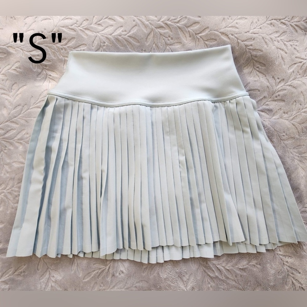 Alo grand slam skirt size small VGUC